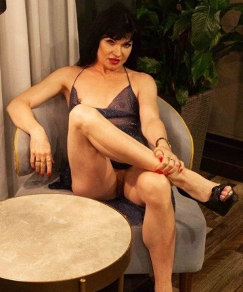 Домна, 38 лет, 1 размер груди